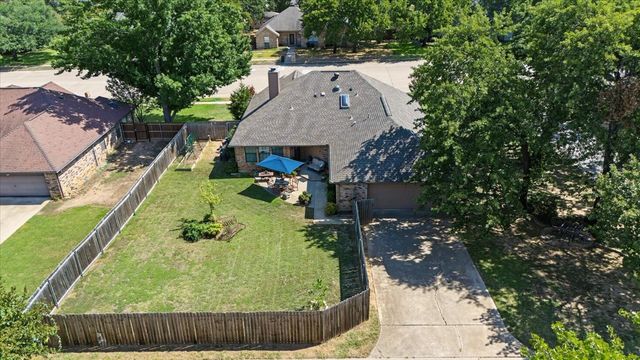 1300 Oak Harbor Boulevard, Azle, TX 76020