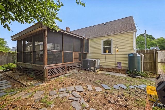 16 Albemarle St, Portsmouth, VA 23707