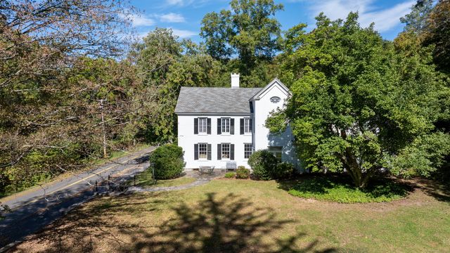 9 Long Hill Road, East Hampton, CT 06456