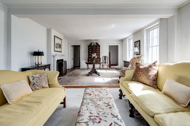 9 Long Hill Road, East Hampton, CT 06456