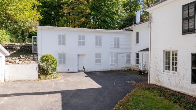 9 Long Hill Road, East Hampton, CT 06456