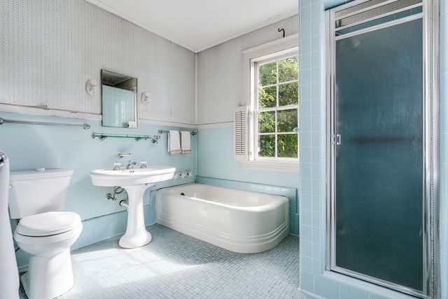 9 Long Hill Road, East Hampton, CT 06456