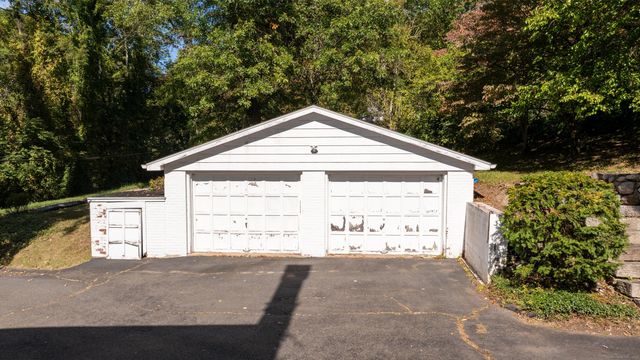 9 Long Hill Road, East Hampton, CT 06456