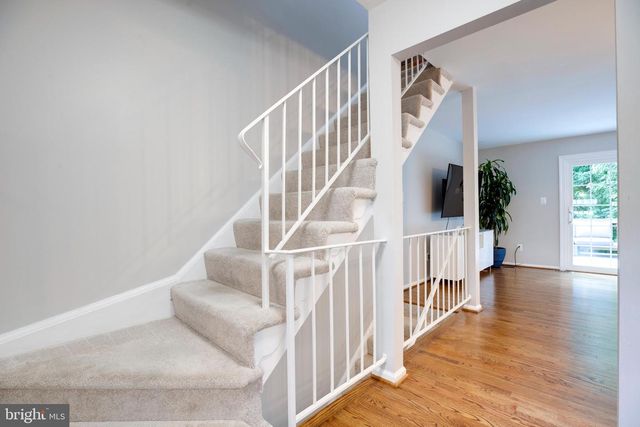 8657 DELLWAY LN, Vienna, VA 22180