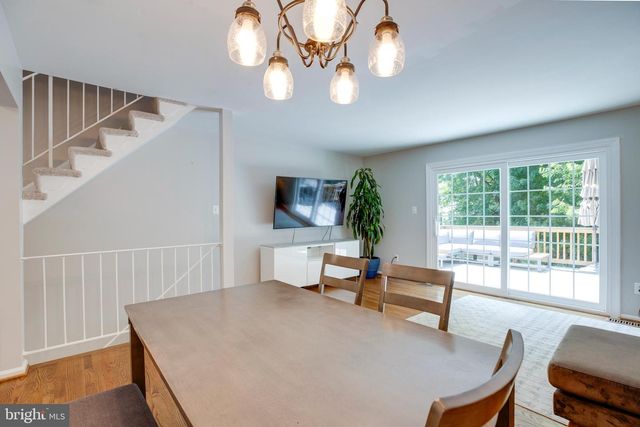 8657 DELLWAY LN, Vienna, VA 22180