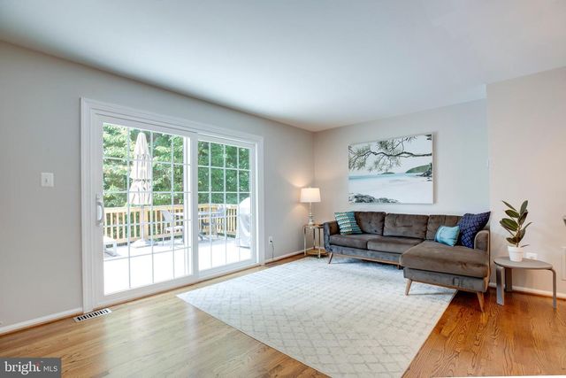 8657 DELLWAY LN, Vienna, VA 22180