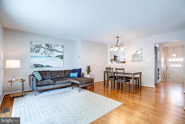 8657 DELLWAY LN, Vienna, VA 22180