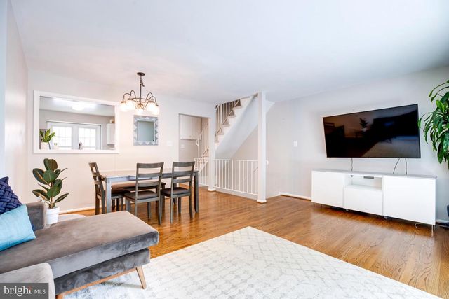 8657 DELLWAY LN, Vienna, VA 22180