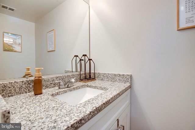 8657 DELLWAY LN, Vienna, VA 22180