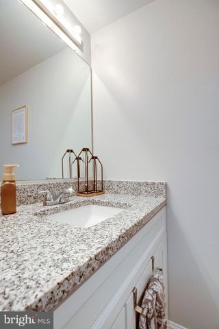 8657 DELLWAY LN, Vienna, VA 22180