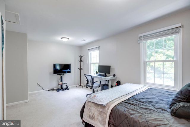 8657 DELLWAY LN, Vienna, VA 22180