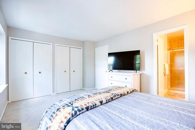 8657 DELLWAY LN, Vienna, VA 22180