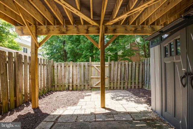 8657 DELLWAY LN, Vienna, VA 22180