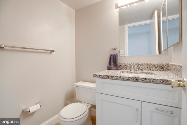 8657 DELLWAY LN, Vienna, VA 22180