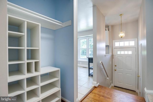 8657 DELLWAY LN, Vienna, VA 22180