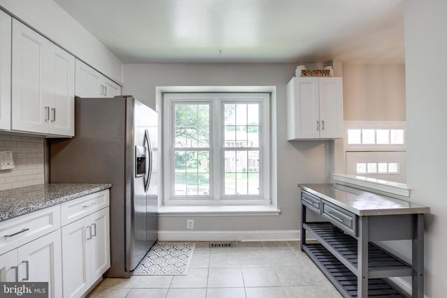 8657 DELLWAY LN, Vienna, VA 22180