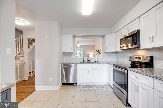 8657 DELLWAY LN, Vienna, VA 22180