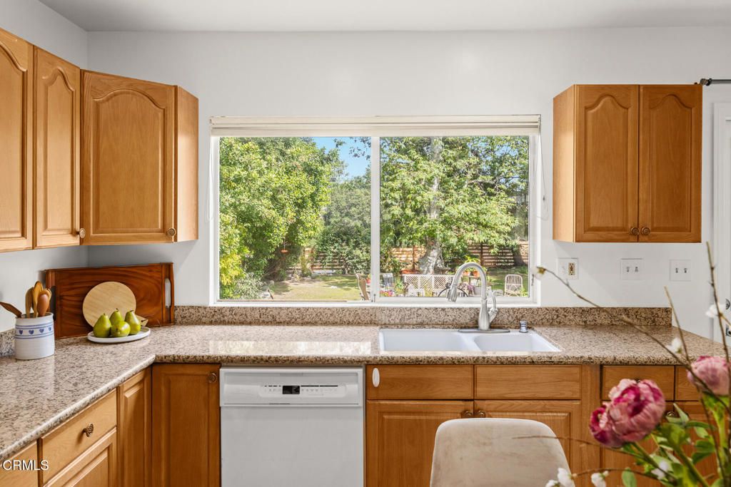 Image 10 of property listing at 430 Eaton Drive, Pasadena, CA 91107