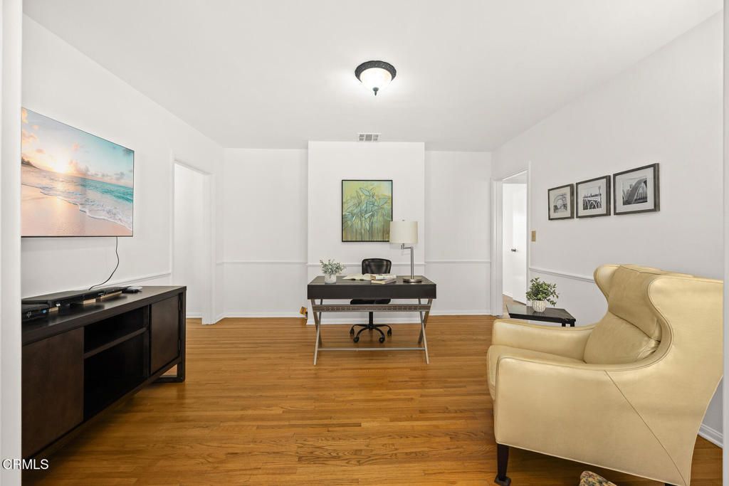 Image 14 of property listing at 430 Eaton Drive, Pasadena, CA 91107