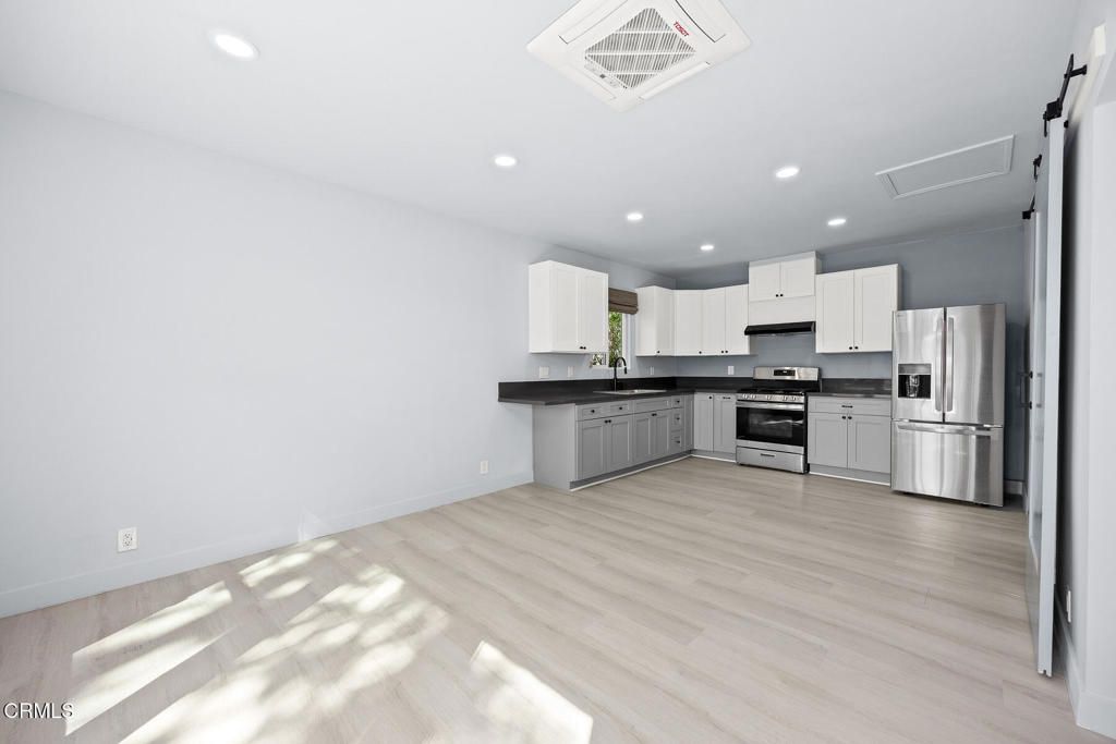 Image 23 of property listing at 430 Eaton Drive, Pasadena, CA 91107