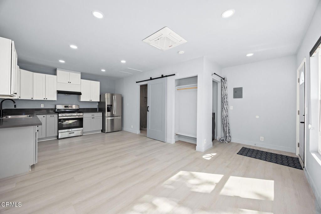 Image 24 of property listing at 430 Eaton Drive, Pasadena, CA 91107