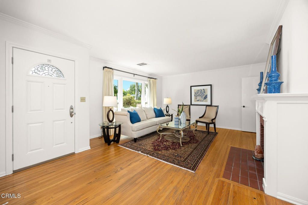 Image 5 of property listing at 430 Eaton Drive, Pasadena, CA 91107