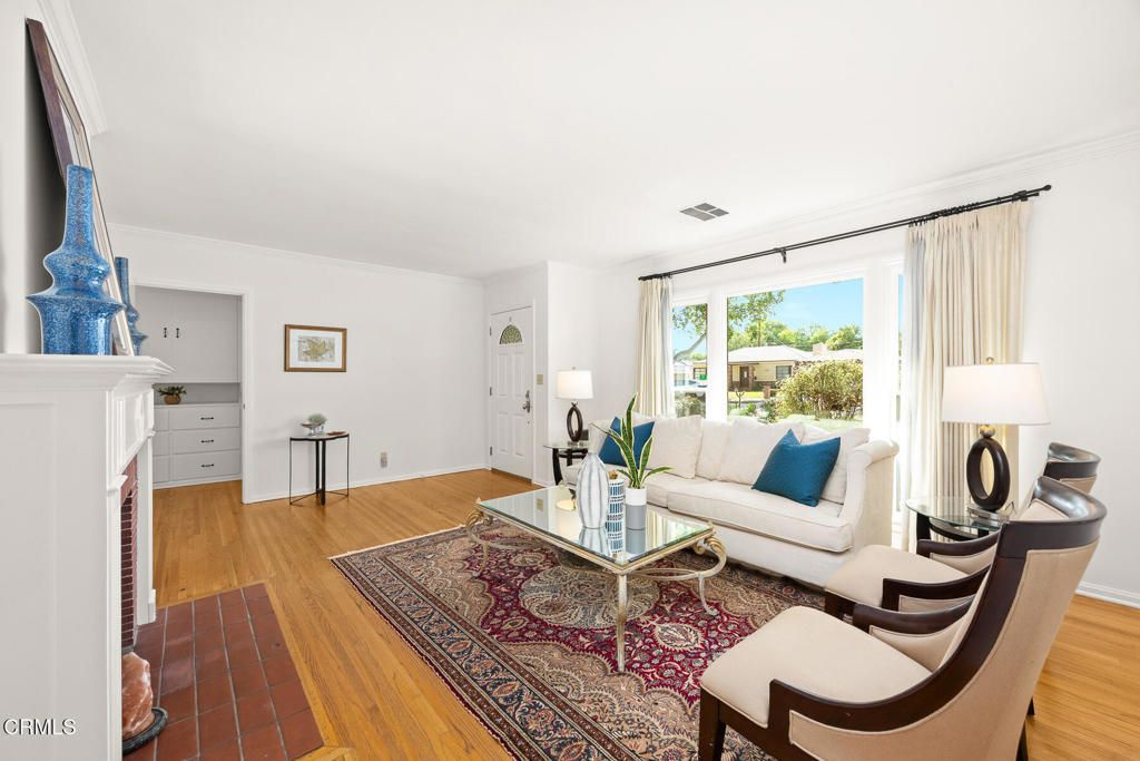 Image 7 of property listing at 430 Eaton Drive, Pasadena, CA 91107