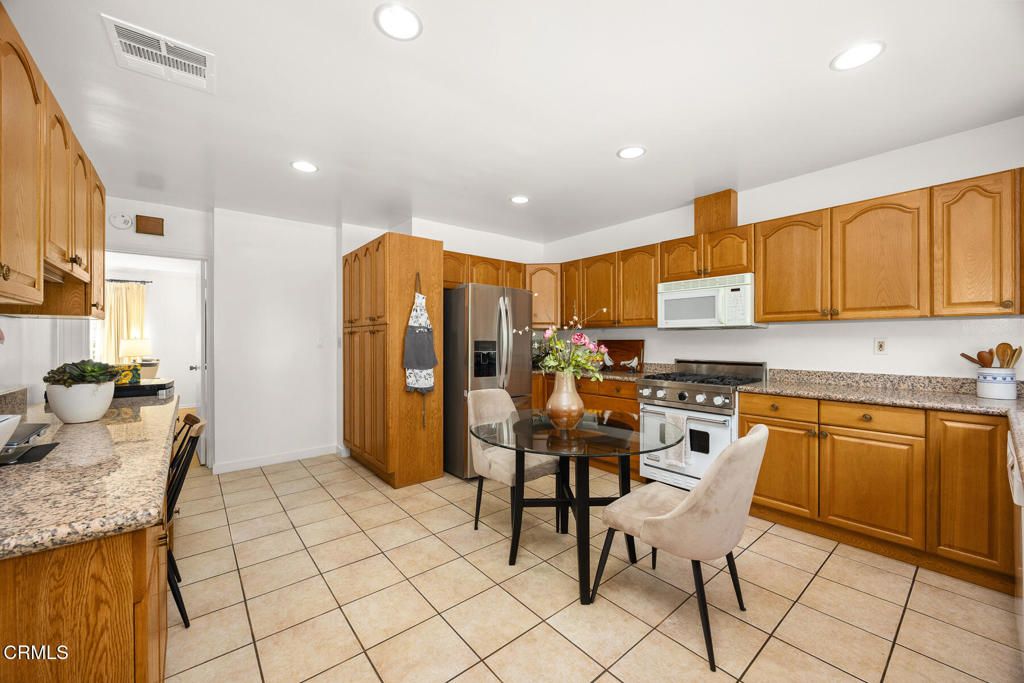 Image 8 of property listing at 430 Eaton Drive, Pasadena, CA 91107