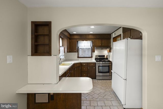 45 SHORBS HILL RD, Hanover, PA 17331