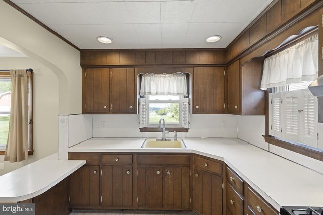 45 SHORBS HILL RD, Hanover, PA 17331