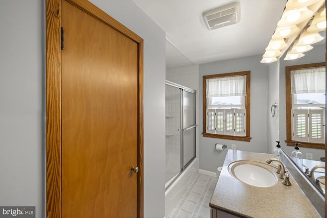 45 SHORBS HILL RD, Hanover, PA 17331
