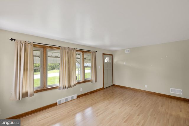 45 SHORBS HILL RD, Hanover, PA 17331