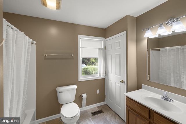 45 SHORBS HILL RD, Hanover, PA 17331