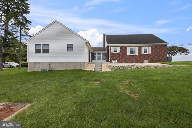 45 SHORBS HILL RD, Hanover, PA 17331