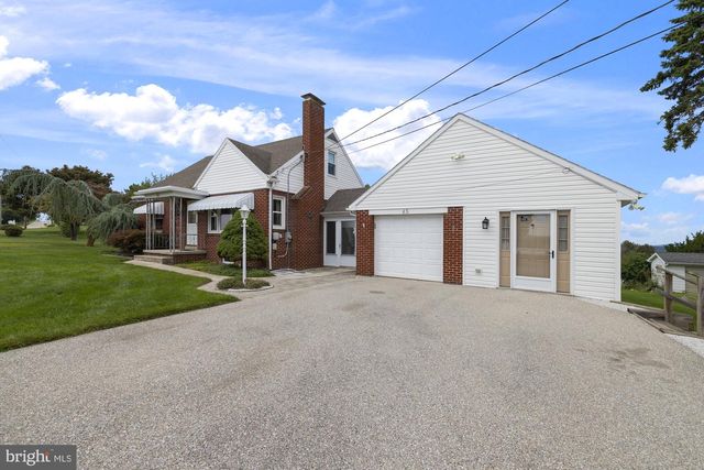 45 SHORBS HILL RD, Hanover, PA 17331