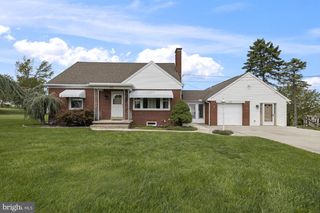 45 SHORBS HILL RD, Hanover, PA 17331