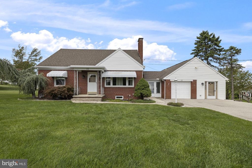 45 SHORBS HILL RD, Hanover, PA 17331