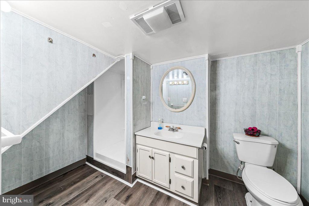 Image 11 of property listing at 209 BOXWOOD RD, Wilmington, DE 19804