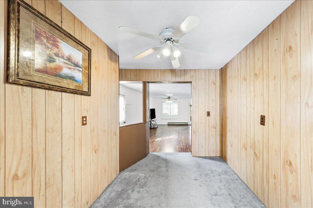 Image 3 of property listing at 209 BOXWOOD RD, Wilmington, DE 19804