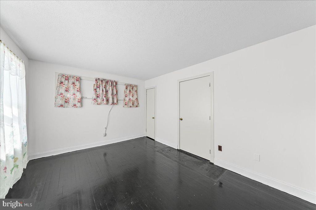 Image 5 of property listing at 209 BOXWOOD RD, Wilmington, DE 19804