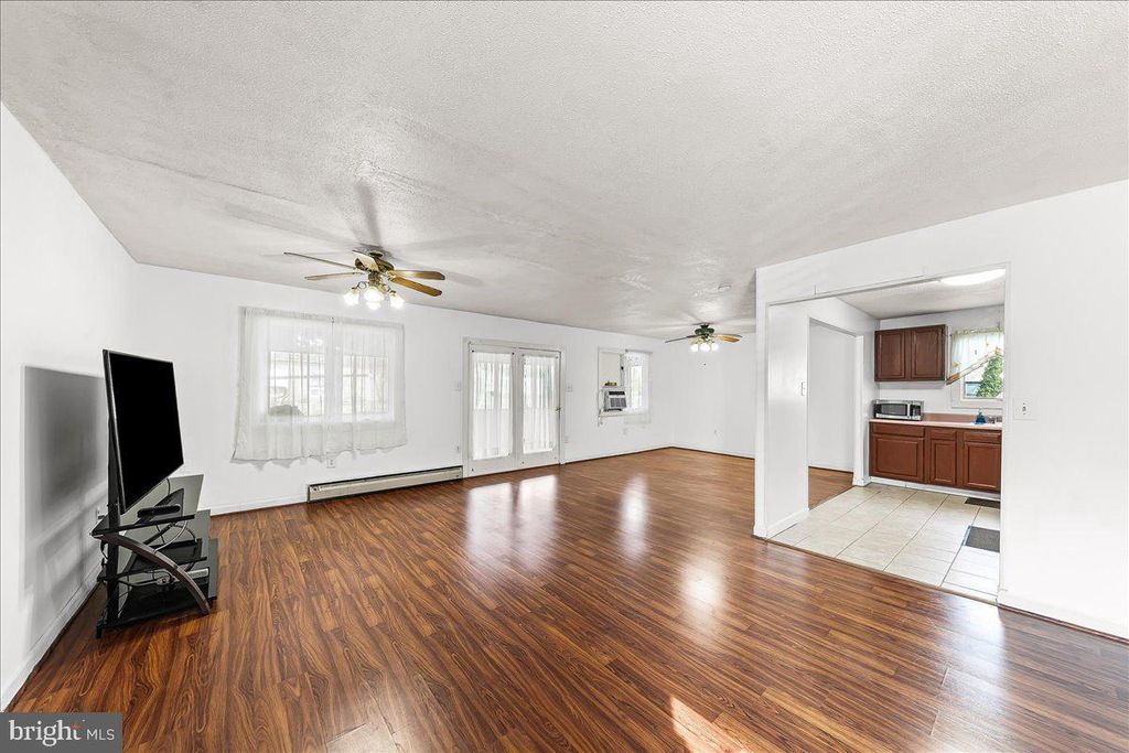 Image 6 of property listing at 209 BOXWOOD RD, Wilmington, DE 19804