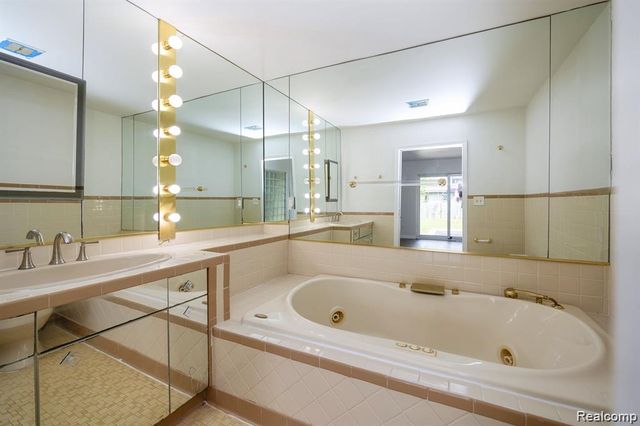 27272 Hopkins Street, Inkster, MI 48141