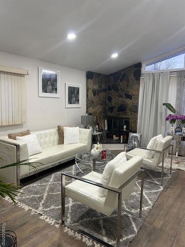 27272 Hopkins Street, Inkster, MI 48141