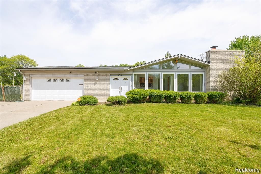 27272 Hopkins Street, Inkster, MI 48141