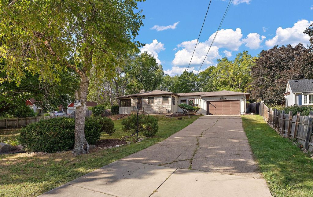 1603 Frost Avenue, Maplewood, MN 55109 — exterior