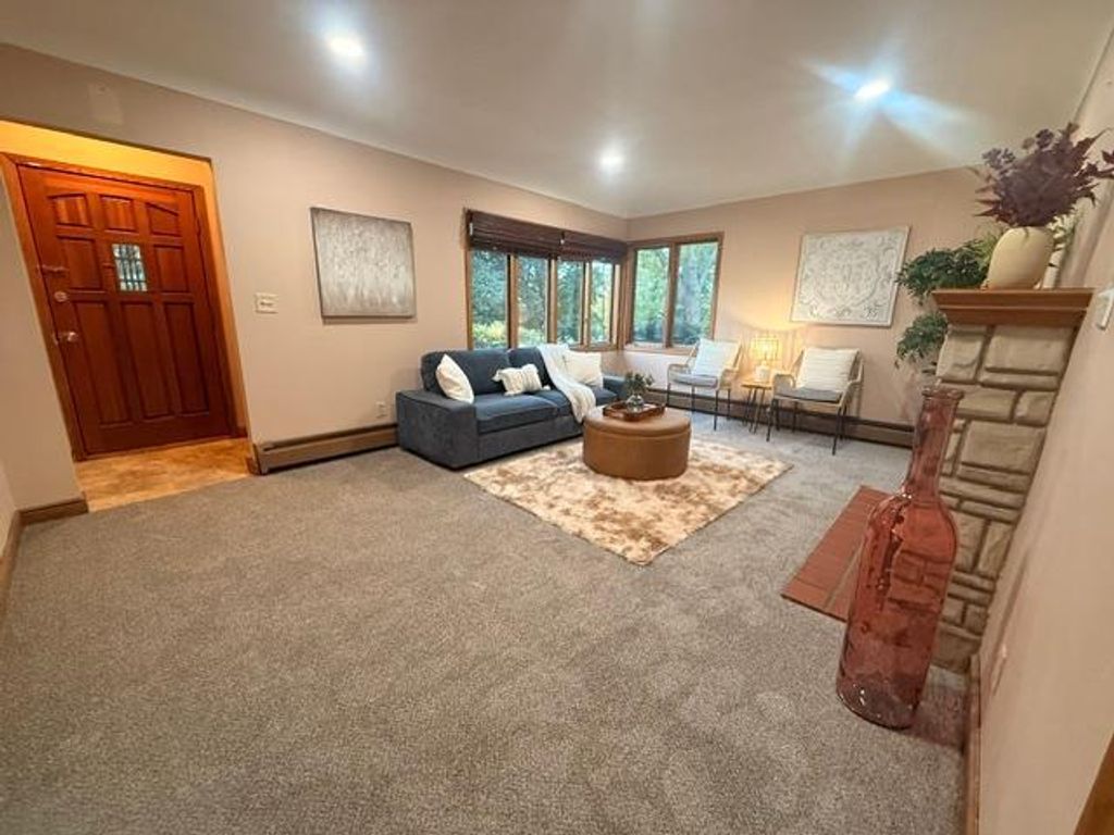 1603 Frost Avenue, Maplewood, MN 55109 — photo 2