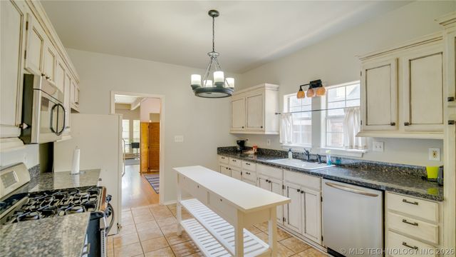 1031 E 36th Street, Tulsa, OK 74105