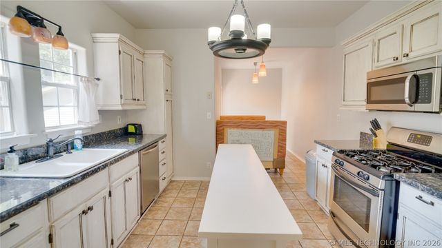 1031 E 36th Street, Tulsa, OK 74105