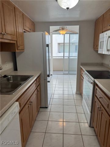 4803 Sunset CT 108, Cape Coral, FL 33904