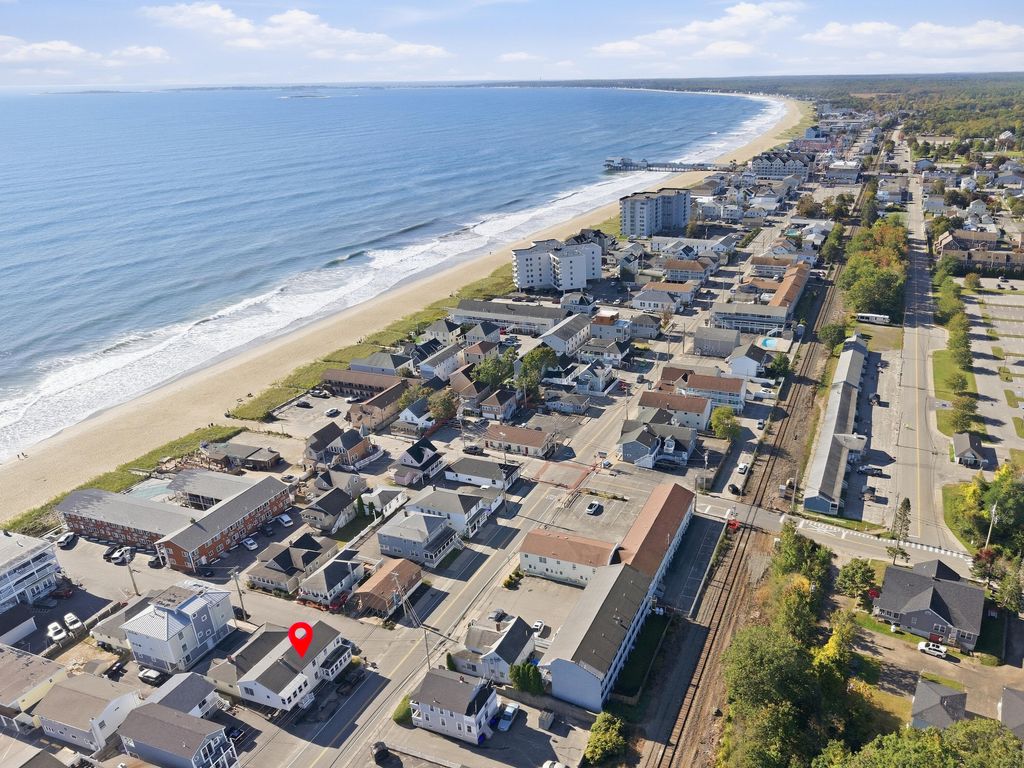 75 E Grand Avenue, Old Orchard Beach, ME 04064 — exterior